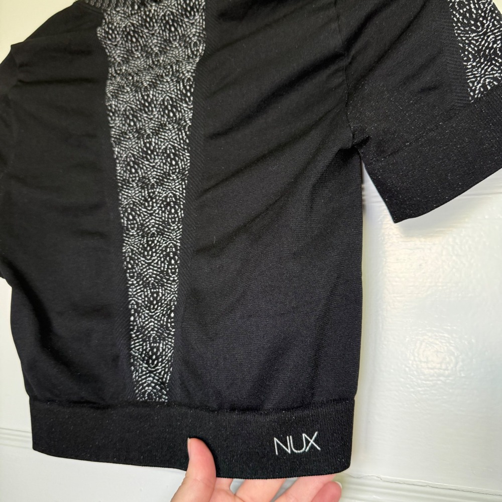 NUX Women Black Jacquard Seamless Crop Top Short Sleeve Activewear Shirt Medium - Picture 7 of 8